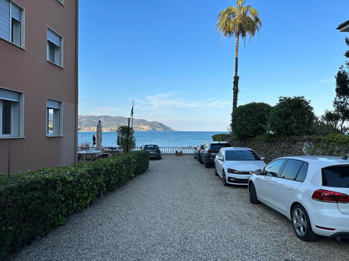 Hotel Golfo E Palme Диано-Марина Экстерьер фото