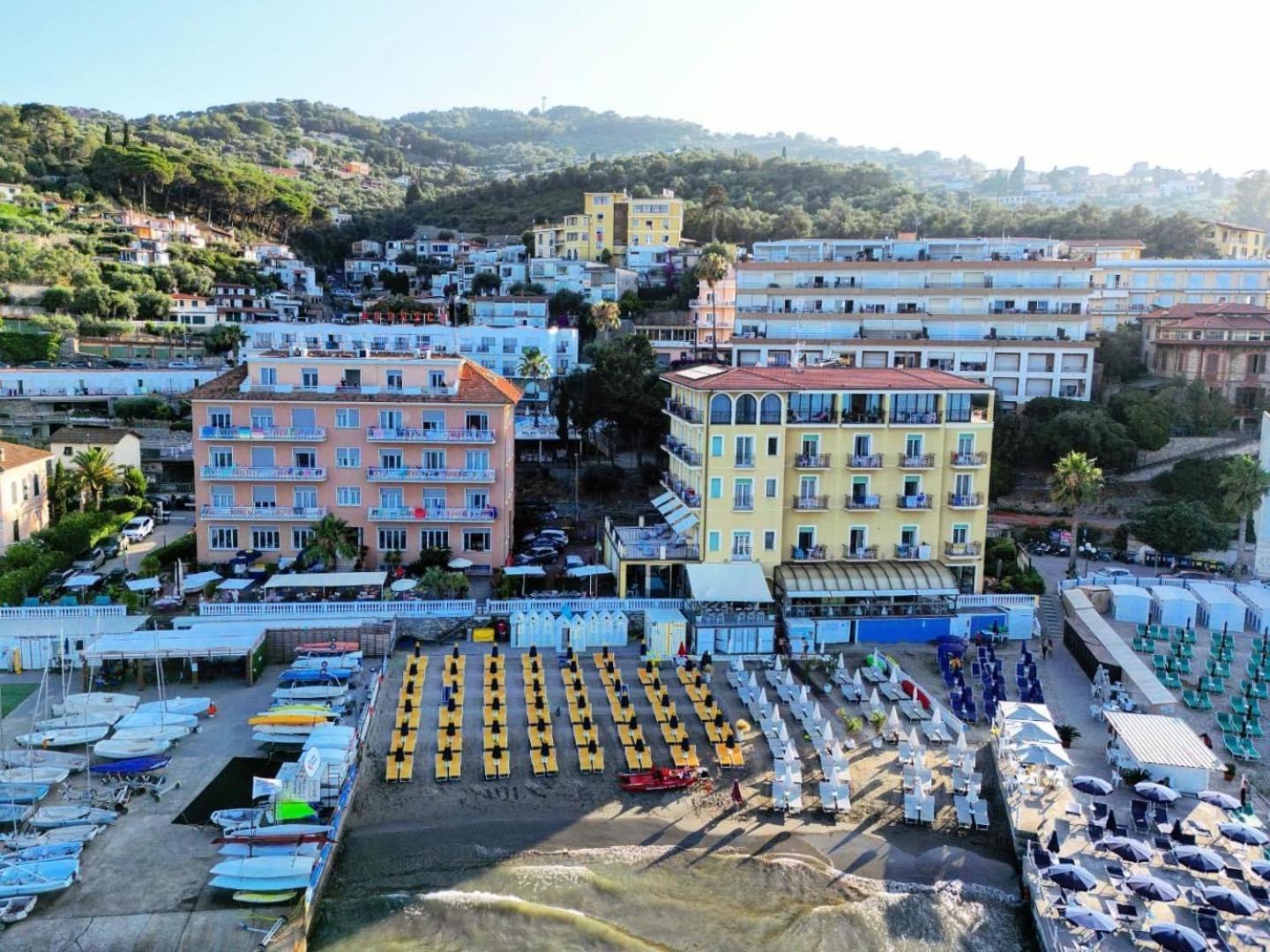 Hotel Golfo E Palme Диано-Марина Экстерьер фото