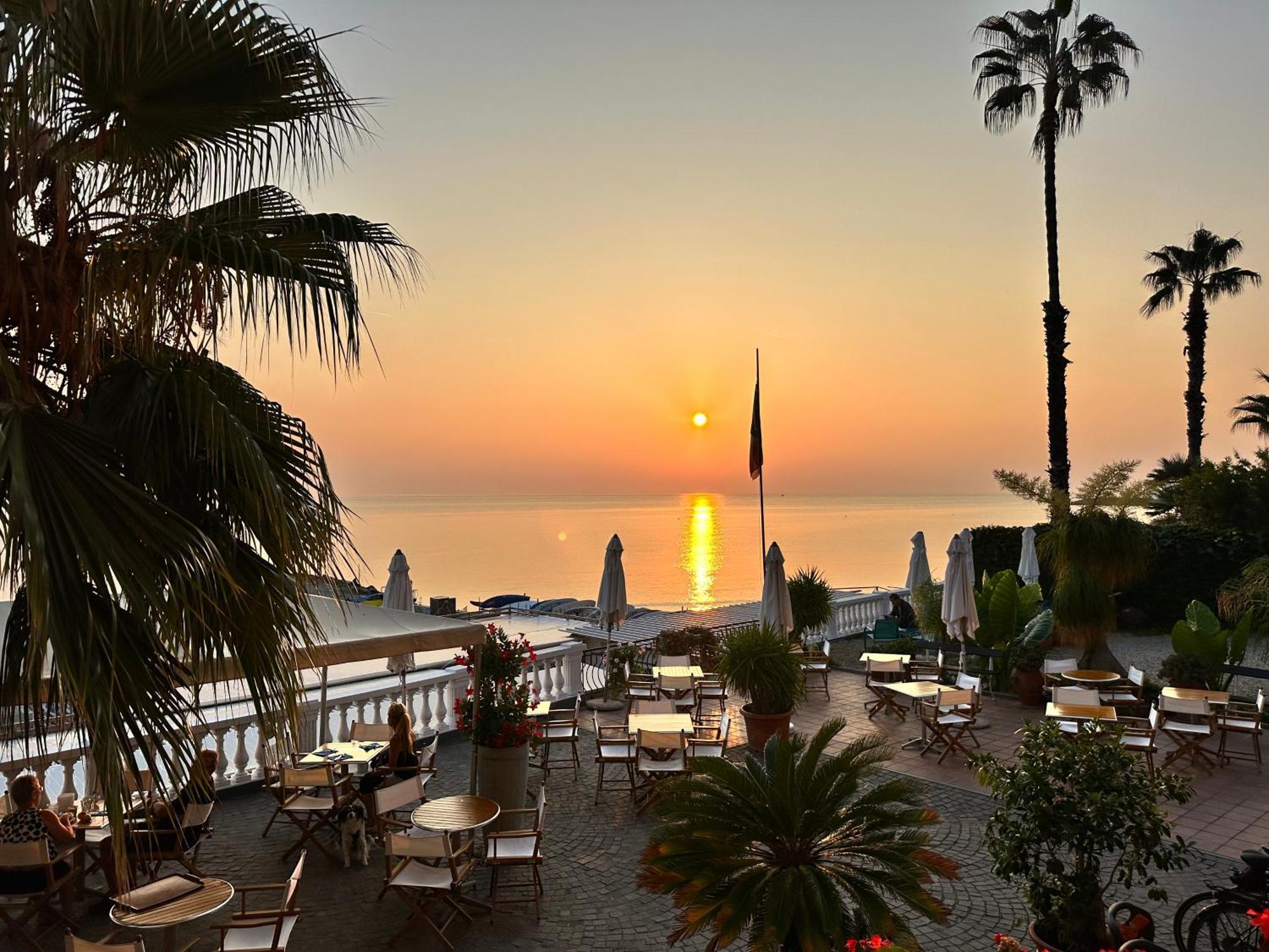 Hotel Golfo E Palme Диано-Марина Экстерьер фото