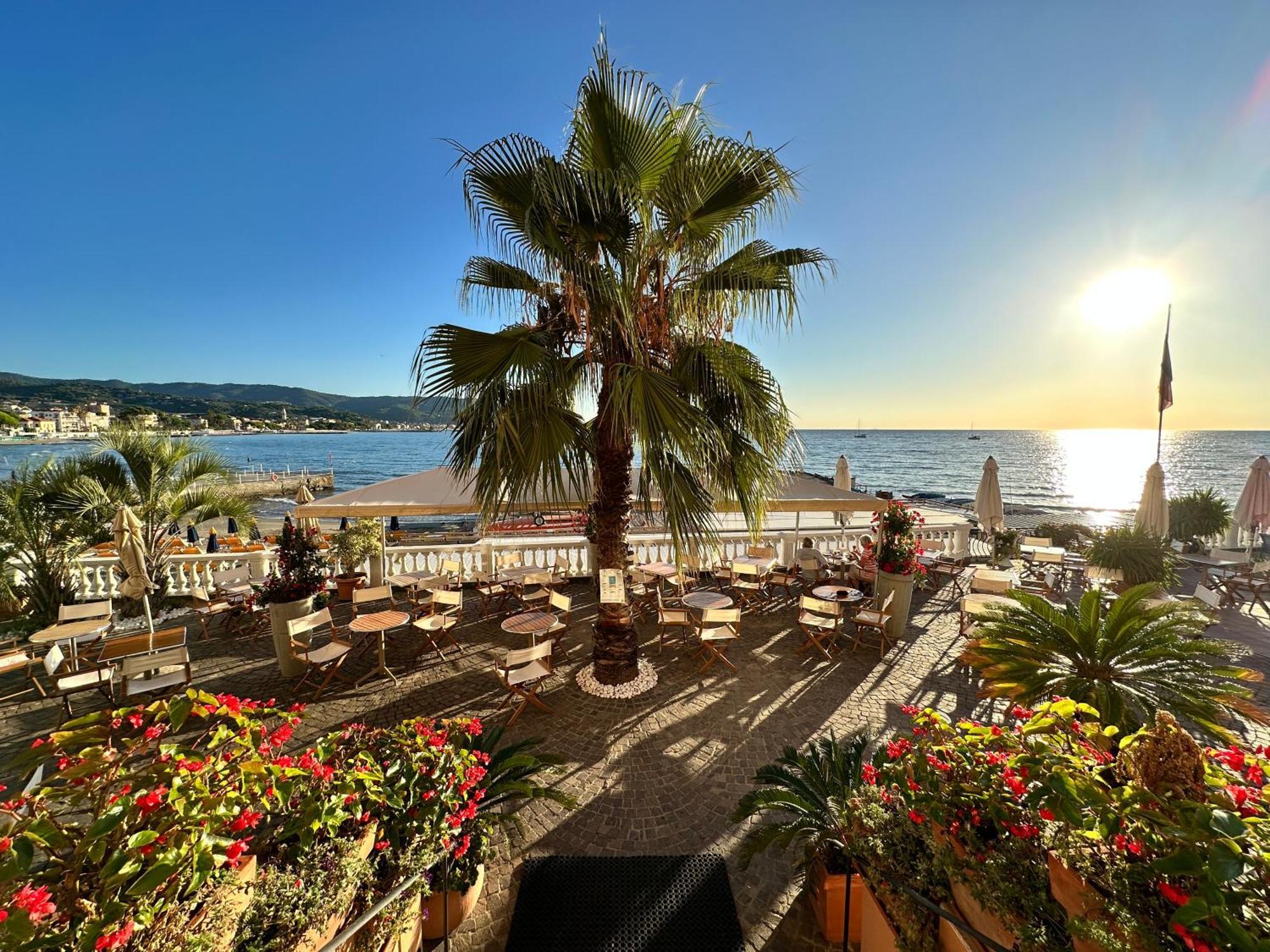 Hotel Golfo E Palme Диано-Марина Экстерьер фото