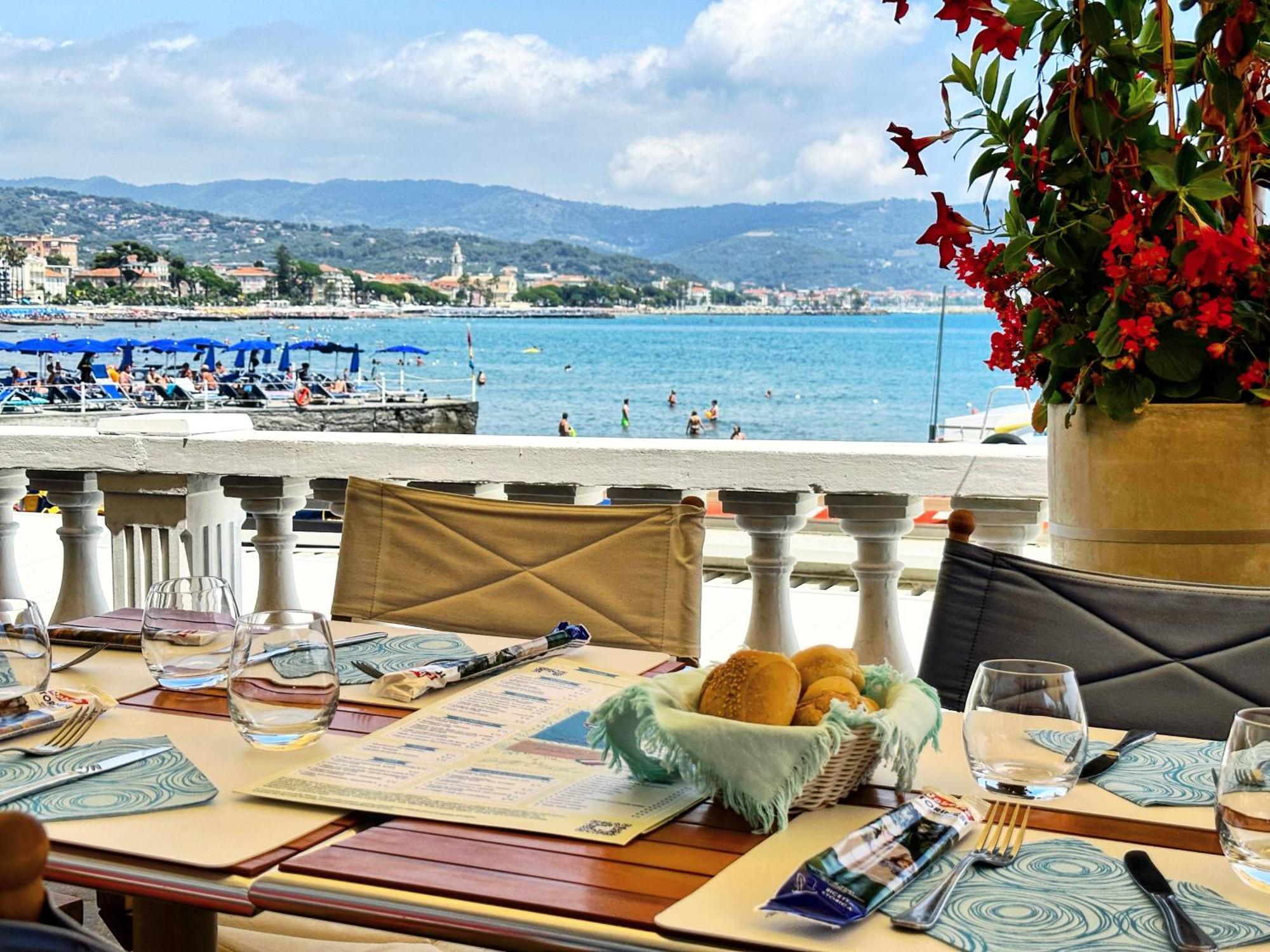 Hotel Golfo E Palme Диано-Марина Экстерьер фото