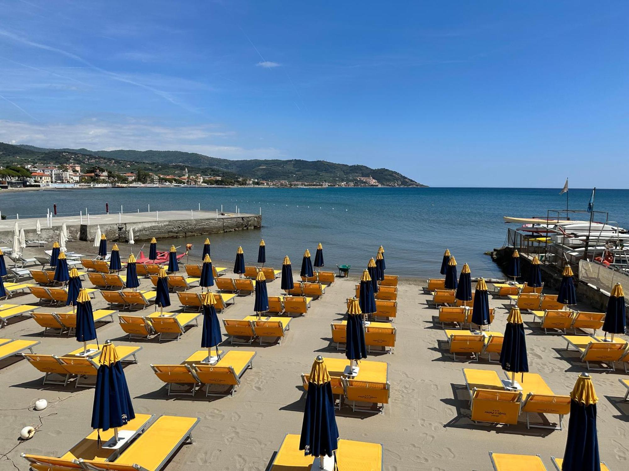 Hotel Golfo E Palme Диано-Марина Экстерьер фото
