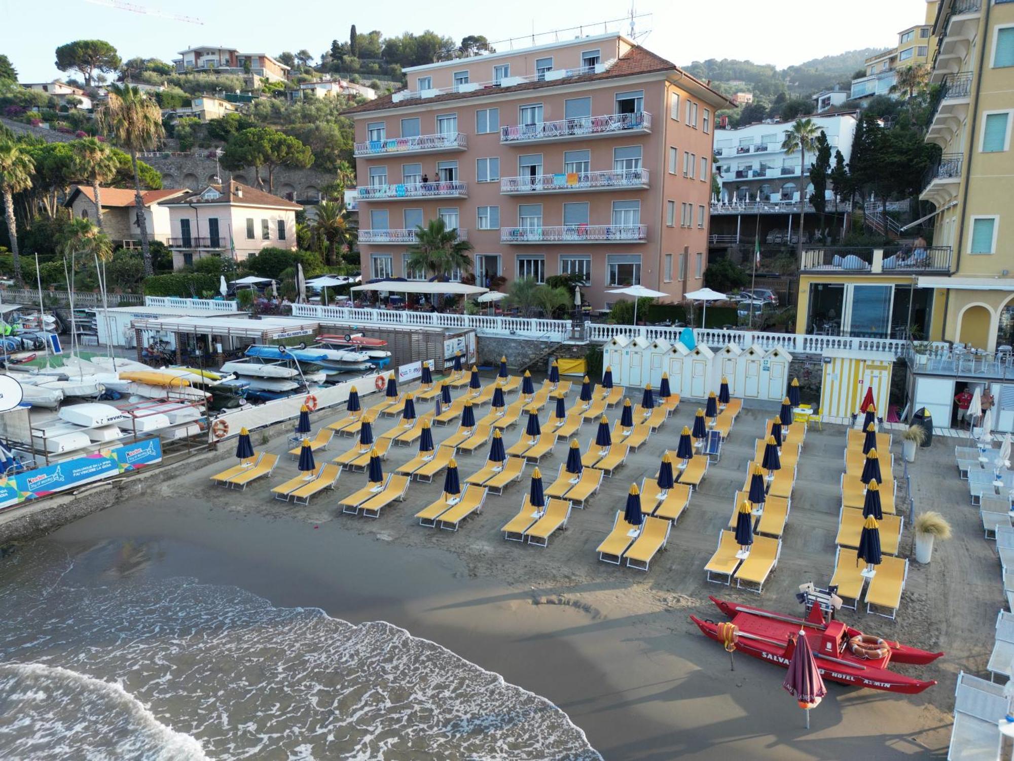 Hotel Golfo E Palme Диано-Марина Экстерьер фото