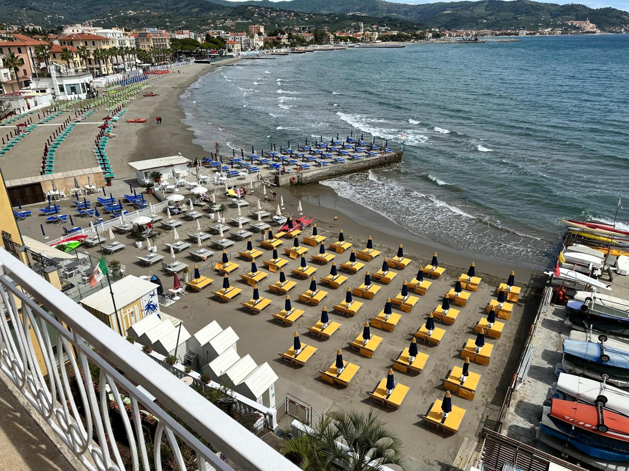 Hotel Golfo E Palme Диано-Марина Экстерьер фото