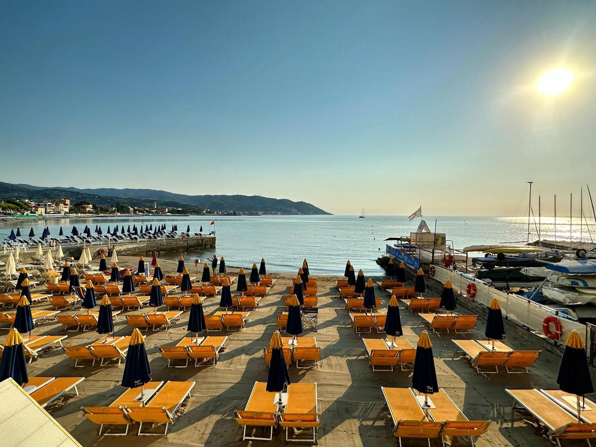 Hotel Golfo E Palme Диано-Марина Экстерьер фото