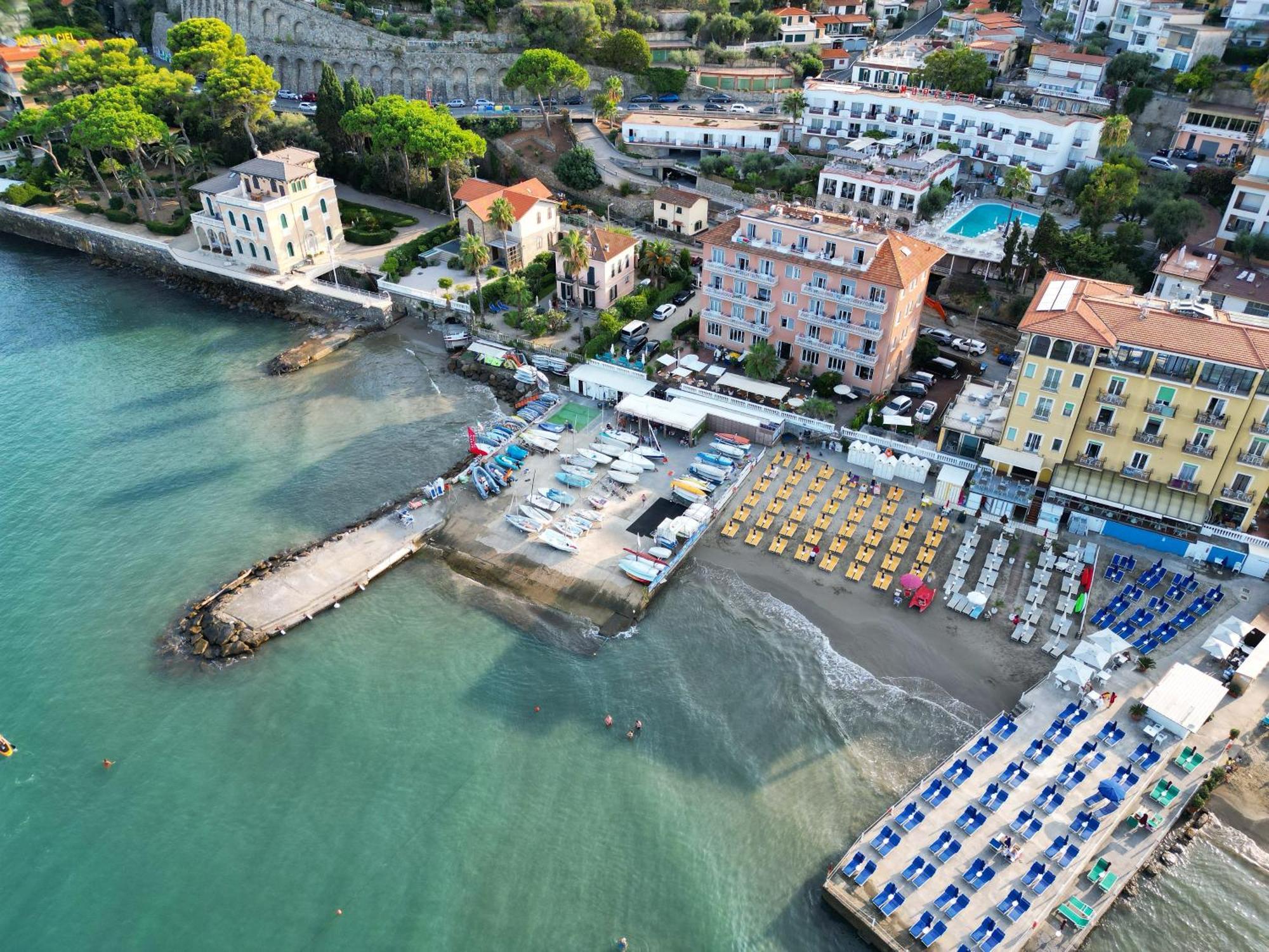Hotel Golfo E Palme Диано-Марина Экстерьер фото